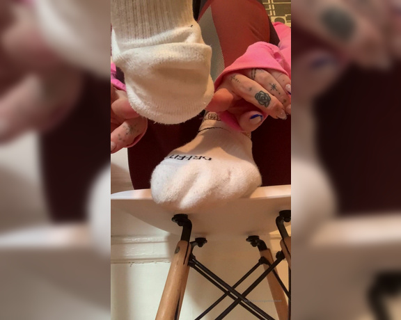 Fendi Feet aka Goddessfendi OnlyFans - Sweaty gym sock removal and sexy toe wiggles