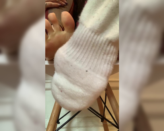 Fendi Feet aka Goddessfendi OnlyFans - Sweaty gym sock removal and sexy toe wiggles