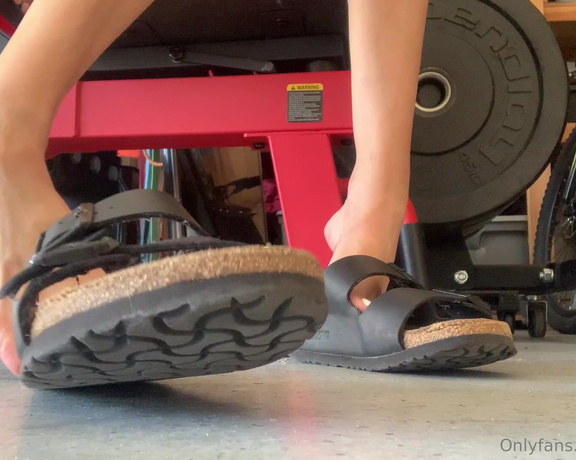 Gia Hottest aka giaglows OnlyFans - 03-28-2023 - Birk play in between deadlift sets! My puppies were sweaty