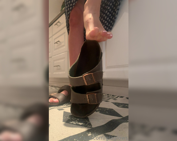 Gia Hottest aka giaglows OnlyFans - 02-28-2023 - Don’t you get excited when you see sweaty, old Birks and pretty feet! I do After