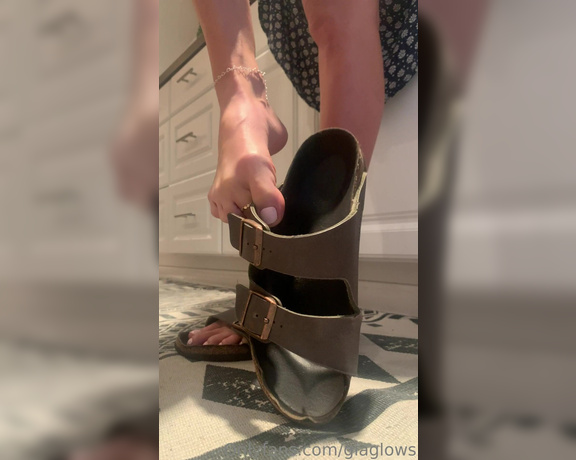 Gia Hottest aka giaglows OnlyFans - 02-28-2023 - Don’t you get excited when you see sweaty, old Birks and pretty feet! I do After