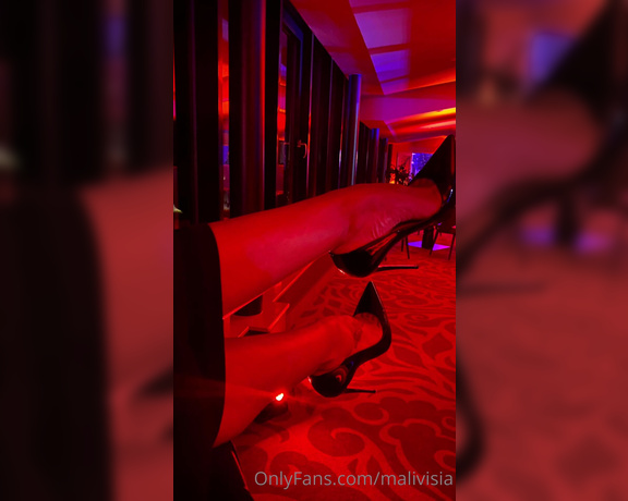 Malivisia aka malivisia OnlyFans - 11-20-2022 - Party auf Louboutin 12 cm…