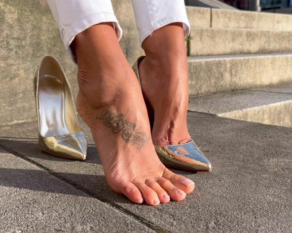 Malivisia aka malivisia OnlyFans - 10-15-2023 - Feel the heat of the golden sunlight from my feet