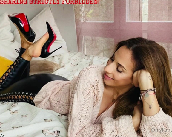 Malivisia aka malivisia OnlyFans - 02-16-2023 - Chill with me and my Louboutin, so Kate, 120 and enjoy the view!