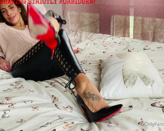 Malivisia aka malivisia OnlyFans - 02-16-2023 - Chill with me and my Louboutin, so Kate, 120 and enjoy the view!