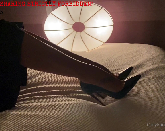 Malivisia aka malivisia OnlyFans - 01-18-2022 - Relax, watch my Louboutin SoKate and feel your heartbeat