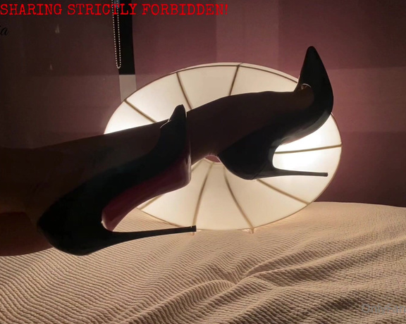 Malivisia aka malivisia OnlyFans - 01-18-2022 - Relax, watch my Louboutin SoKate and feel your heartbeat