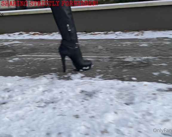 Malivisia aka malivisia OnlyFans - 01-23-2022 - Follow me for some romantic moments with my older Gianmarco Lorenzi GML boots through the snow