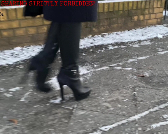 Malivisia aka malivisia OnlyFans - 01-23-2022 - Follow me for some romantic moments with my older Gianmarco Lorenzi GML boots through the snow