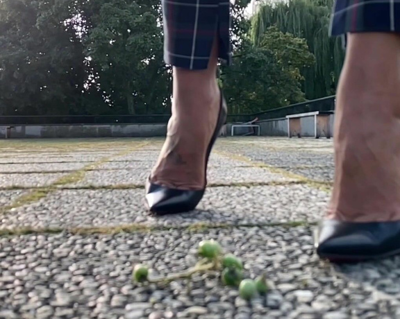 Malivisia aka malivisia OnlyFans - 09-30-2021 - Enjoy my afternoon walk in Loubi So Kate 120, with a little crush at the end