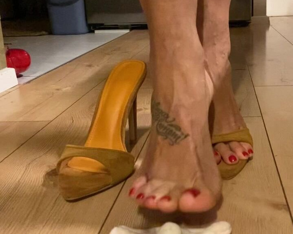 Malivisia aka malivisia OnlyFans - 01-28-2023 - Enjoy my bare feet from a very special down side view