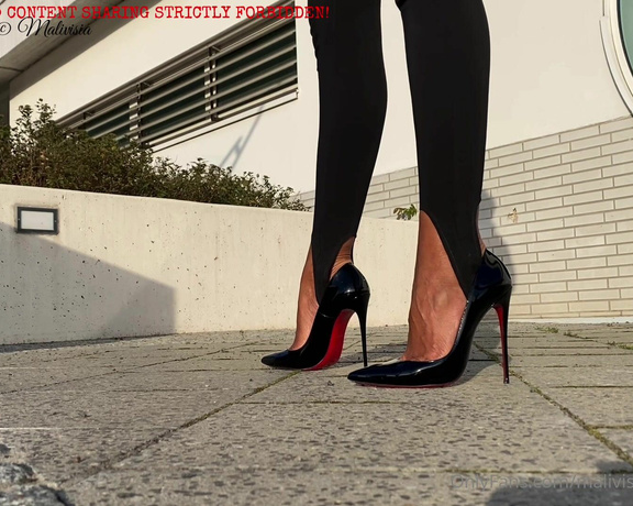 Malivisia aka malivisia OnlyFans - 10-02-2021 - Fashion shooting at Philharmonie Berlin with Louboutin SoKate 120 black patent #2camshoot