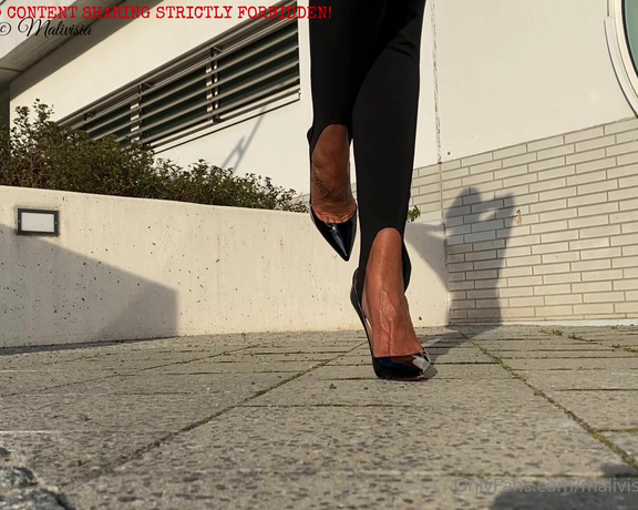 Malivisia aka malivisia OnlyFans - 10-02-2021 - Fashion shooting at Philharmonie Berlin with Louboutin SoKate 120 black patent #2camshoot