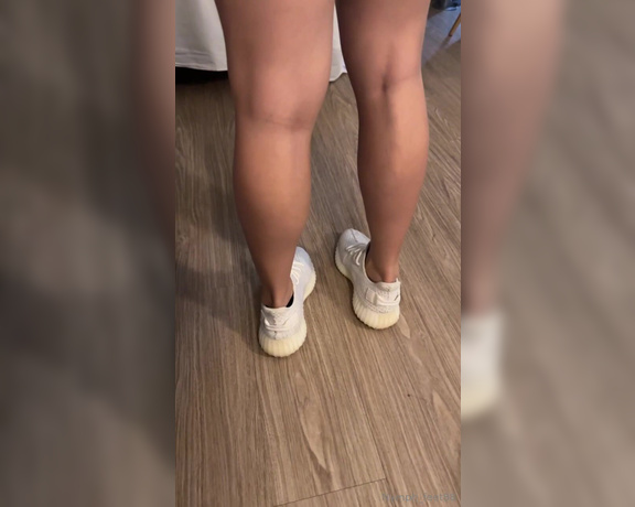 Enna 88 aka enna_88 OnlyFans - 06-25-2024 - Acabei de chegar em casa aps usar esse tnis por 6 horas seguidas…tudo que eu