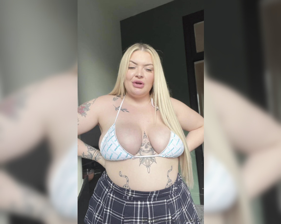 Kayla Keen aka kaylakeenof OnlyFans - 09-23-2023 - Can you guess what kinda video I’m filming today