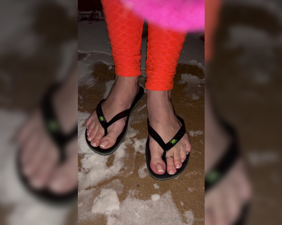 CatPrincess aka catprincessfeet OnlyFans - 01-16-2024 - Snowy feet, come warm them up