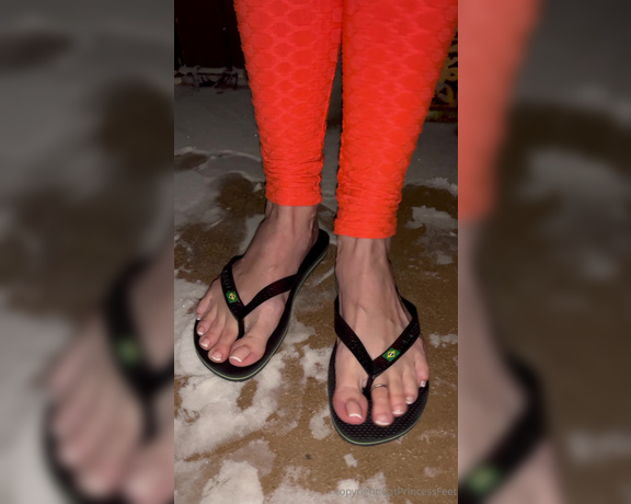 CatPrincess aka catprincessfeet OnlyFans - 01-16-2024 - Snowy feet, come warm them up