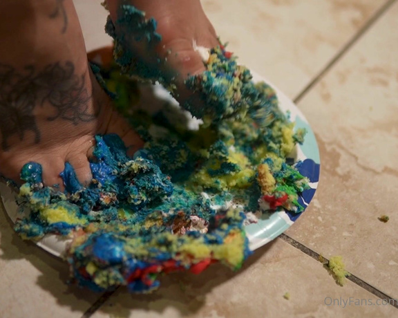 Coco bella aka cocobellafeetz OnlyFans - 07-17-2023 - The feeling of cake between my toes