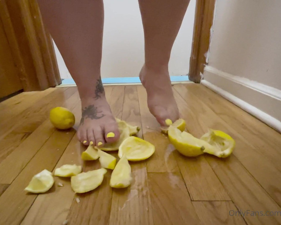 Coco bella aka cocobellafeetz OnlyFans - 06-08-2021 - Turning lemons to lemonade who’s thirsty! @thefleetadmiral got lemon juice squirt on him