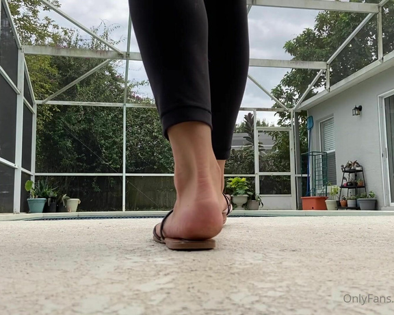 Ivory Soles aka ivorysoles OnlyFans - 10-12-2021 - Thin little flip flops These are super hard and make a very distinct popping slapping sound