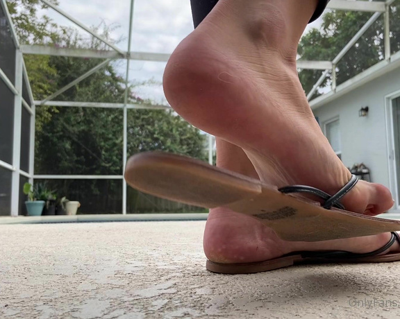 Ivory Soles aka ivorysoles OnlyFans - 10-12-2021 - Thin little flip flops These are super hard and make a very distinct popping slapping sound