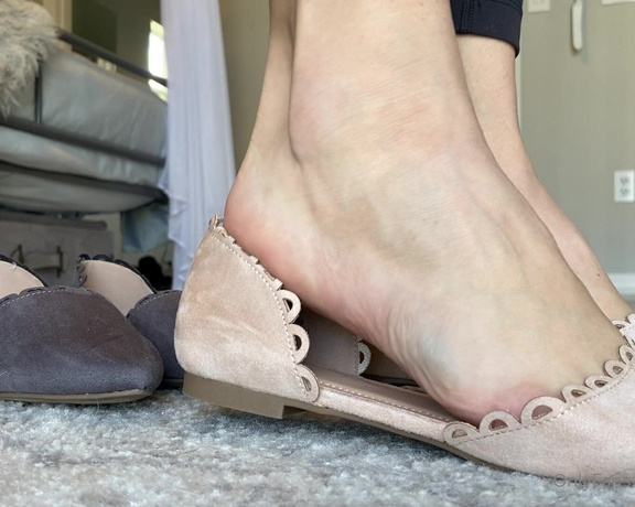 Ivory Soles aka ivorysoles OnlyFans - 12-06-2021 - My slave of an ex boyfriend is sort of addicted to buying me flats lol I