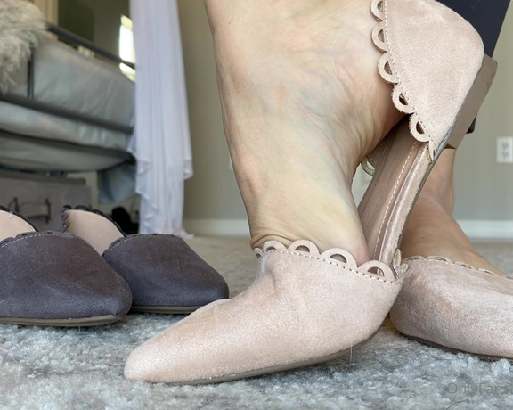 Ivory Soles aka ivorysoles OnlyFans - 12-06-2021 - My slave of an ex boyfriend is sort of addicted to buying me flats lol I