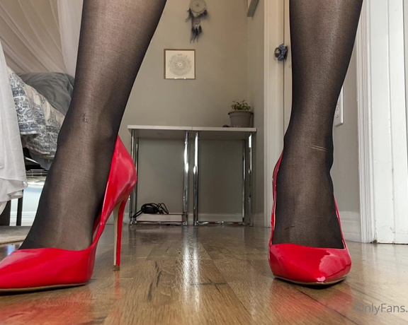 Ivory Soles aka ivorysoles OnlyFans - 12-11-2021 - Heels and hose combo Plus, I got in the little toe taps some of you like