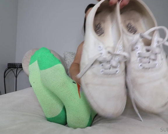 Ivory Soles aka ivorysoles OnlyFans - 10-31-2023 - Smelly Feet JOI Quickie Ivory takes her stinky feet out of her shoes and knows how