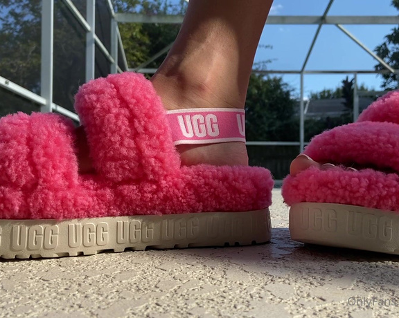 Ivory Soles aka ivorysoles OnlyFans - 10-03-2021 - Modeling these obnoxious in the best way possible slippers! Let’s start with the sheep skin fur