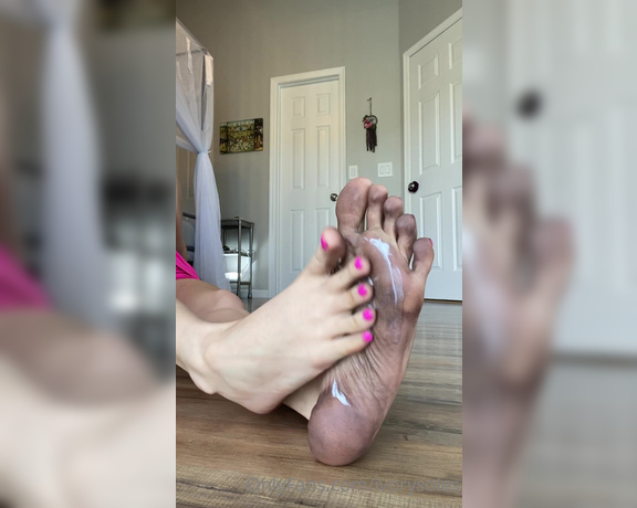 Ivory Soles aka ivorysoles OnlyFans - 01-16-2021 - Dirty feet need cleaned and moisturizeddd