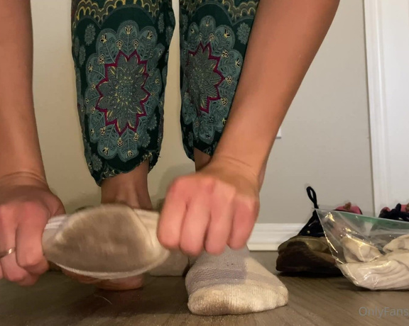 Ivory Soles aka ivorysoles OnlyFans - 11-02-2022 - Finishing off this pair on a long walk