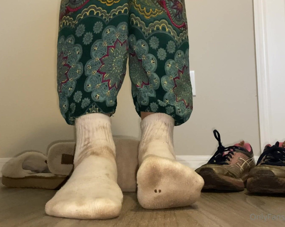 Ivory Soles aka ivorysoles OnlyFans - 11-02-2022 - Finishing off this pair on a long walk