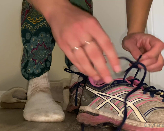 Ivory Soles aka ivorysoles OnlyFans - 11-02-2022 - Finishing off this pair on a long walk