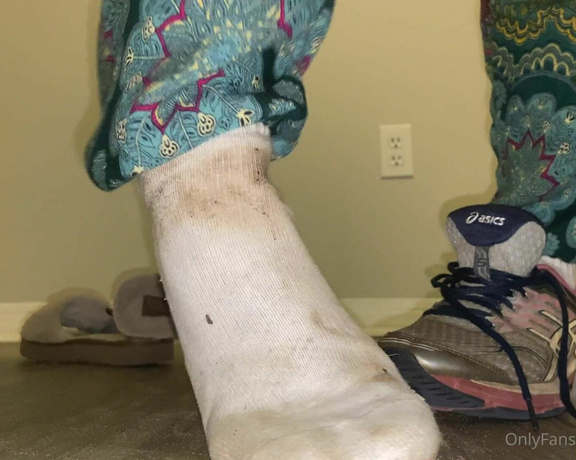 Ivory Soles aka ivorysoles OnlyFans - 11-03-2022 - Back from my walk and these socks already have an owner