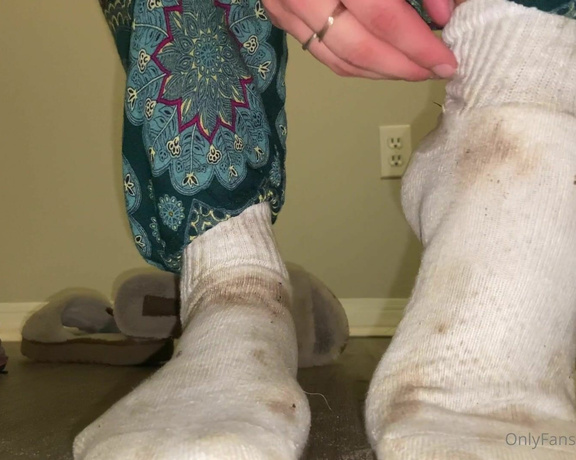 Ivory Soles aka ivorysoles OnlyFans - 11-03-2022 - Back from my walk and these socks already have an owner