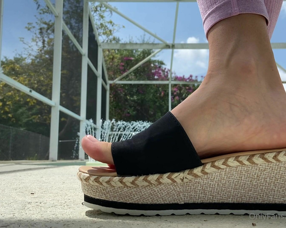 Ivory Soles aka ivorysoles OnlyFans - 06-13-2021 - Definitely going to start making some simple shoe clips outside like this The lighting is perfect