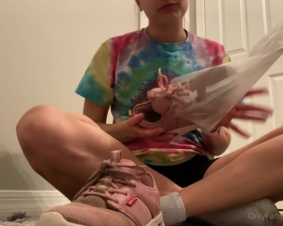 Ivory Soles aka ivorysoles OnlyFans - 03-26-2022 - sold sniff my smelly sneakers you bought