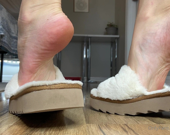 Ivory Soles aka ivorysoles OnlyFans - 12-18-2021 - Flip flop slippers Definitely getting stinky despite the open nature of the shoe