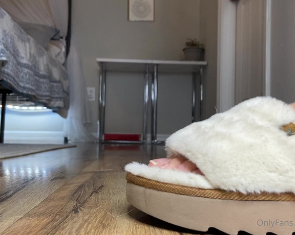 Ivory Soles aka ivorysoles OnlyFans - 12-18-2021 - Flip flop slippers Definitely getting stinky despite the open nature of the shoe