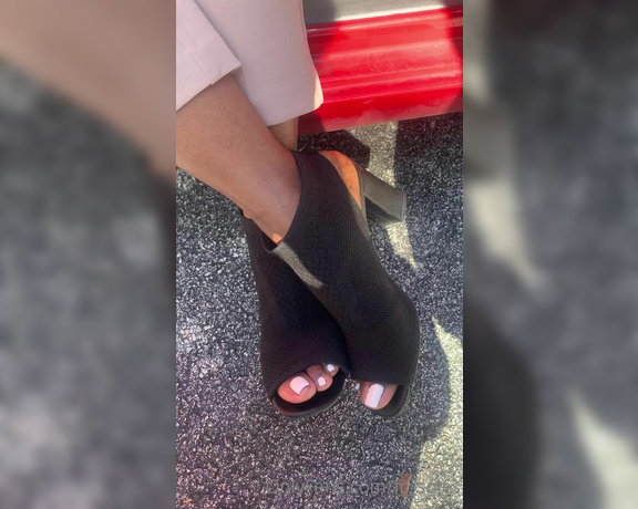 FirstClassSoles aka fc_soles OnlyFans - 02-16-2023 - Stranger Donna Jan 2023 Size 95 I met her at my moms business meeting , I