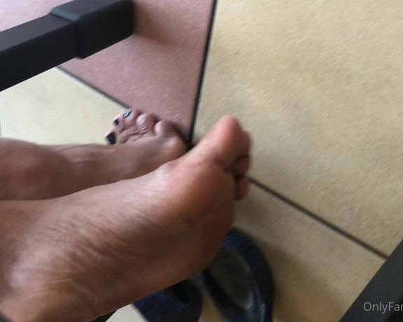 FirstClassSoles aka fc_soles OnlyFans - 12-26-2022 - Milf at Subway