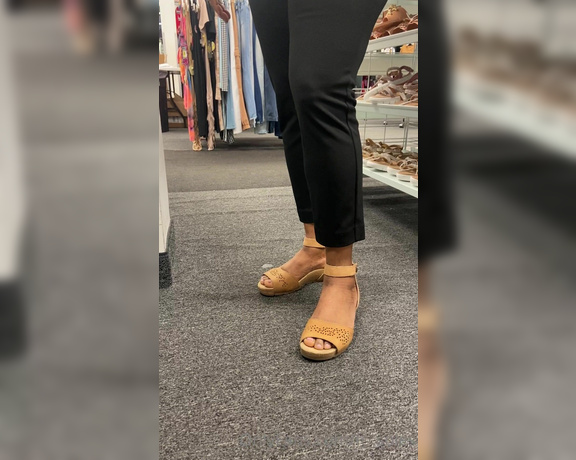 FirstClassSoles aka fc_soles OnlyFans - 02-16-2023 - Stranger Shopping @ City Trends Jan 2023 AMAZING FEET She blew my mind when she took