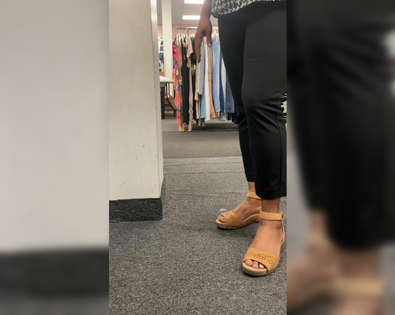 FirstClassSoles aka fc_soles OnlyFans - 02-16-2023 - Stranger Shopping @ City Trends Jan 2023 AMAZING FEET She blew my mind when she took