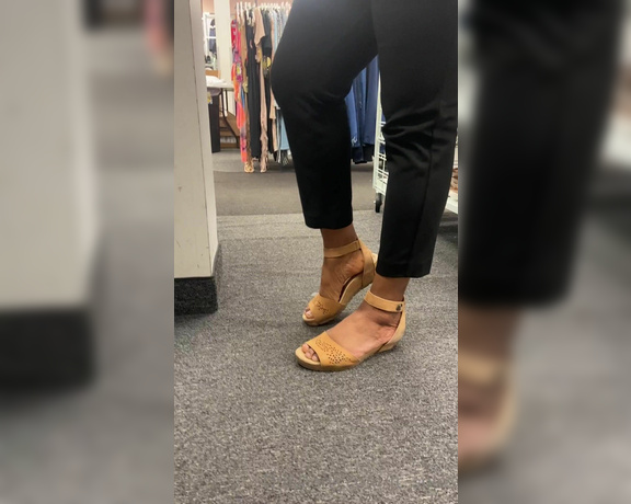 FirstClassSoles aka fc_soles OnlyFans - 02-16-2023 - Stranger Shopping @ City Trends Jan 2023 AMAZING FEET She blew my mind when she took