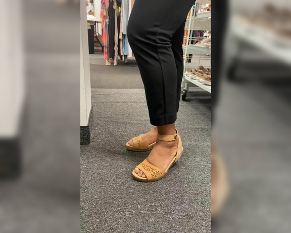 FirstClassSoles aka fc_soles OnlyFans - 02-16-2023 - Stranger Shopping @ City Trends Jan 2023 AMAZING FEET She blew my mind when she took