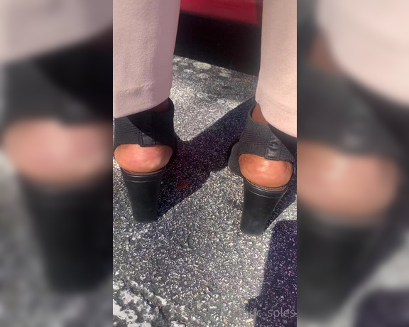 FirstClassSoles aka fc_soles OnlyFans - 02-16-2023 - Stranger Donna Jan 2023 Size 95 I met her at my moms business meeting , I