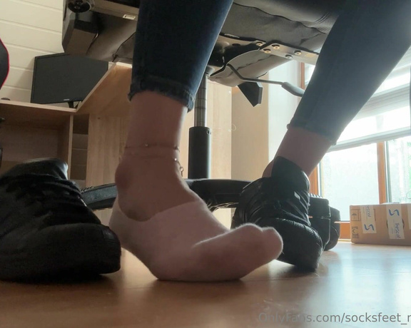 SocksFeet_Misstress_Nina aka socksfeet_misstress_nina OnlyFans - 11-02-2023 - Thats how I like to have my slaves, under the table at my feet While I