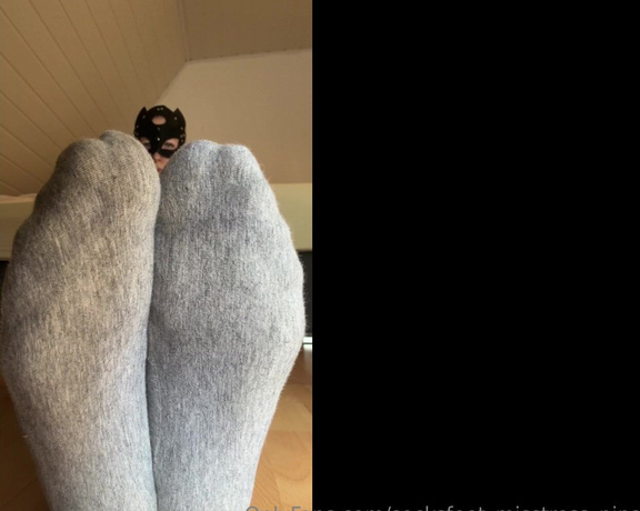 SocksFeet_Misstress_Nina aka socksfeet_misstress_nina OnlyFans - 08-12-2024 - V144 lie down in front of me and enjoy what your mistress tells you Smell, lick