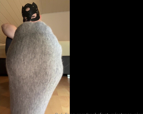 SocksFeet_Misstress_Nina aka socksfeet_misstress_nina OnlyFans - 08-12-2024 - V144 lie down in front of me and enjoy what your mistress tells you Smell, lick